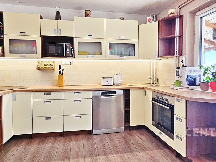 Prodej rodinného domu 140 m², pozemek 1 045 m² - foto 4