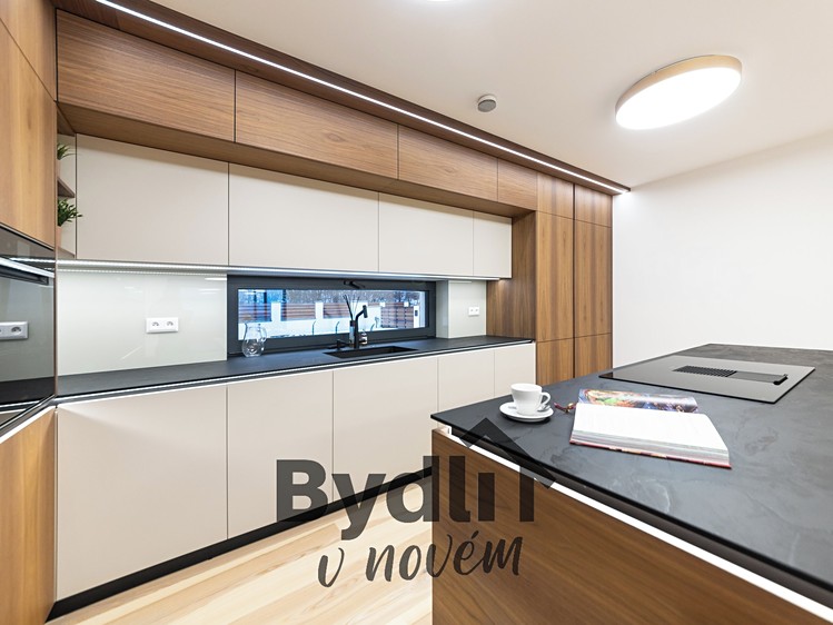 Prodej rodinného domu 192 m², pozemek 959 m² - foto 3