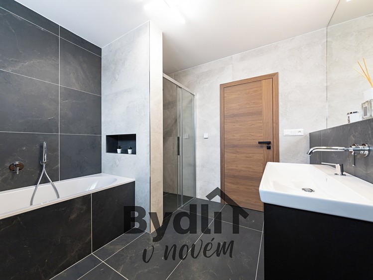 Prodej rodinného domu 192 m², pozemek 959 m² - foto 4
