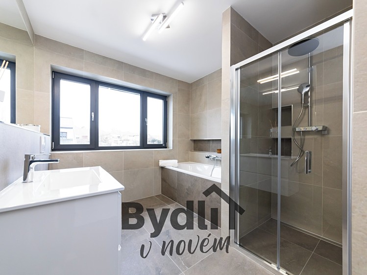 Prodej rodinného domu 121 m², pozemek 597 m² - foto 2