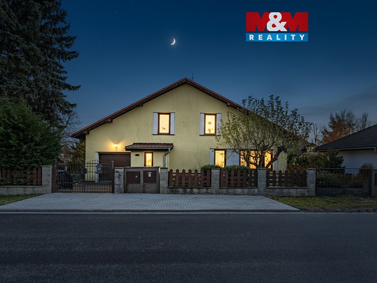 Prodej rodinného domu 184 m², pozemek 495 m² - foto 1