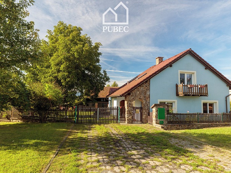 Prodej rodinného domu 200 m², pozemek 1 882 m² - foto 1