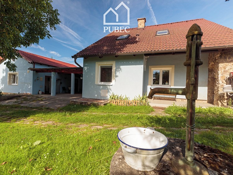 Prodej rodinného domu 200 m², pozemek 1 882 m² - foto 2