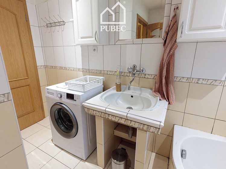 Prodej rodinného domu 200 m², pozemek 1 882 m² - foto 7