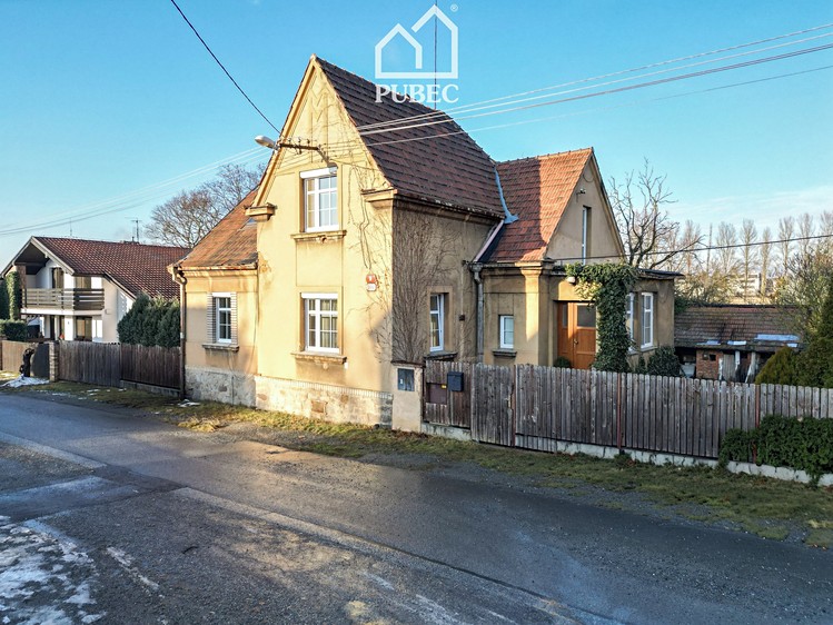 Prodej rodinného domu 198 m², pozemek 701 m² - foto 1