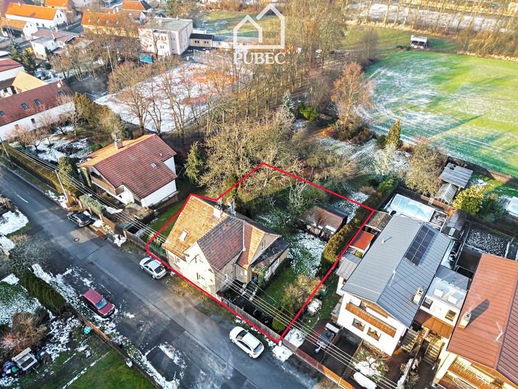 Prodej rodinného domu 198 m², pozemek 701 m² - foto 2