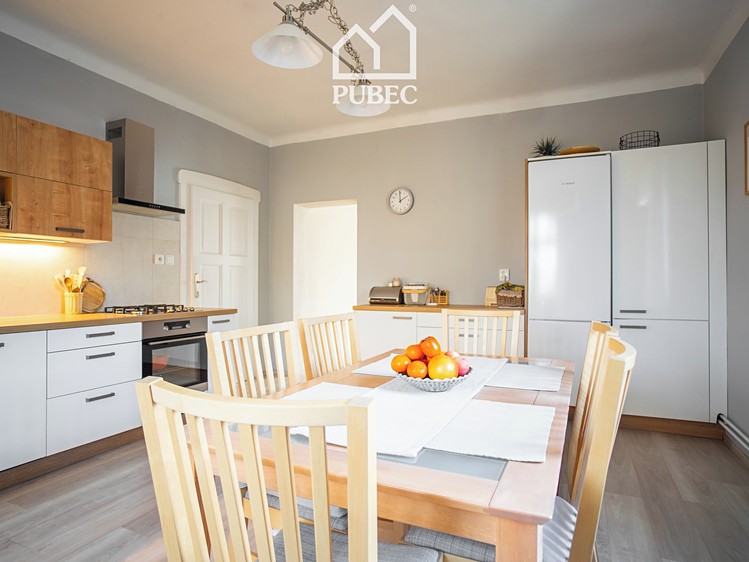 Prodej rodinného domu 198 m², pozemek 701 m² - foto 4