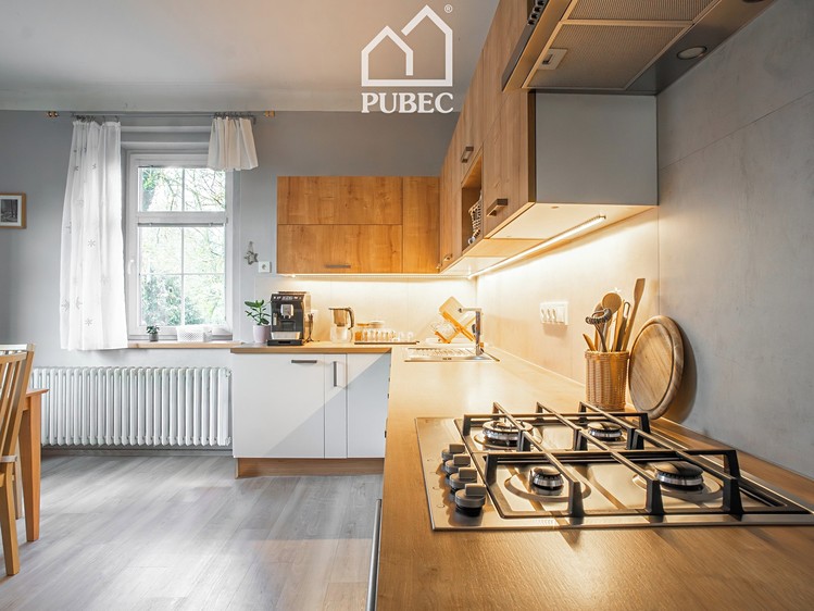 Prodej rodinného domu 198 m², pozemek 701 m² - foto 6