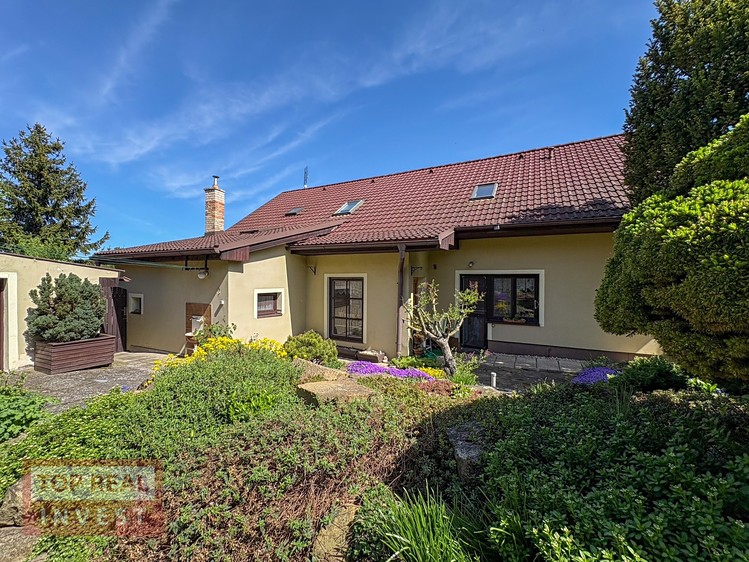 Prodej rodinného domu 287 m², pozemek 513 m² - foto 2