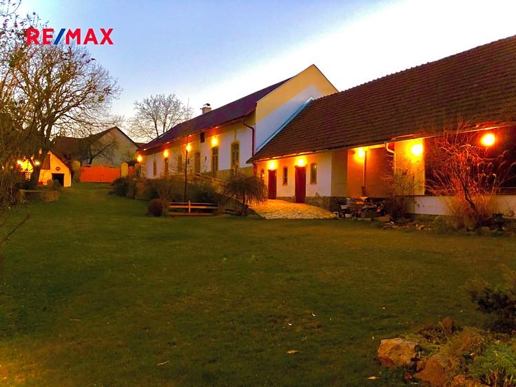 Prodej rodinného domu 300 m², pozemek 6 754 m² - foto 7