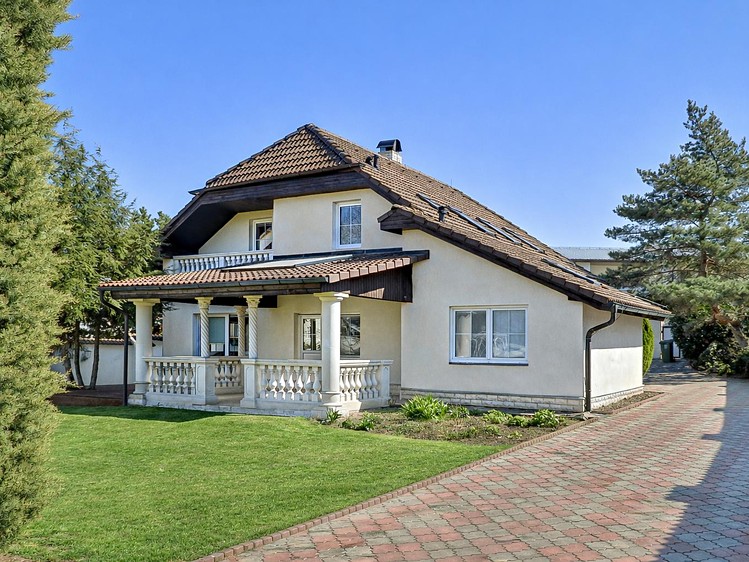 Pronájem rodinného domu 230 m², pozemek 1 100 m² - foto 1