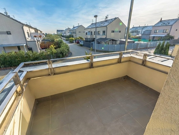 Pronájem rodinného domu 180 m², pozemek 203 m² - foto 2