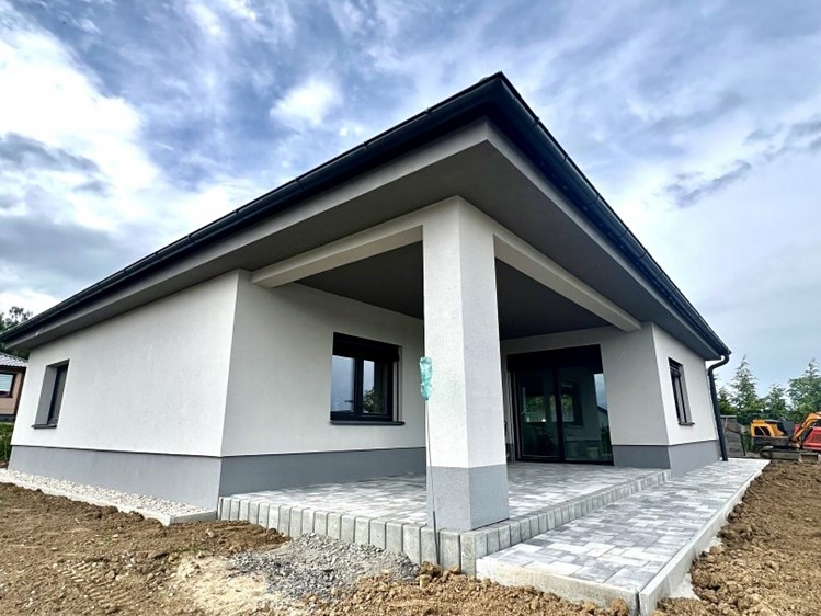 Pronájem rodinného domu 130 m², pozemek 669 m² - foto 1