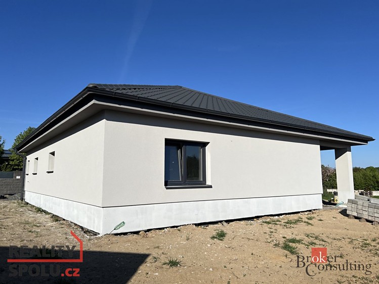 Pronájem rodinného domu 130 m², pozemek 669 m² - foto 2