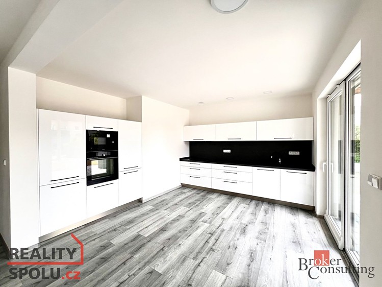 Pronájem rodinného domu 130 m², pozemek 669 m² - foto 6