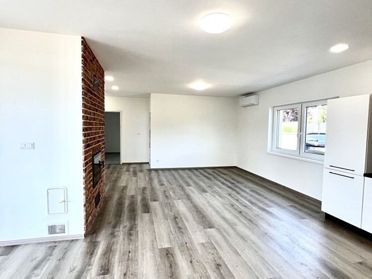 Pronájem rodinného domu 130 m², pozemek 669 m² - foto 7