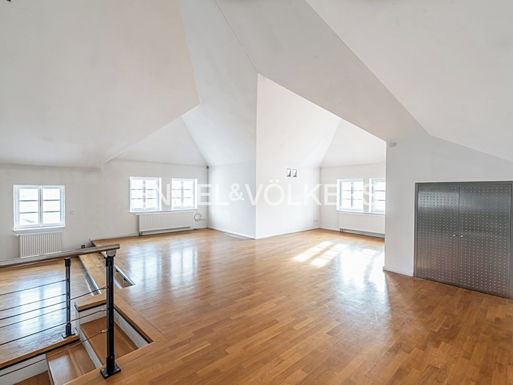 Pronájem památky 390 m², pozemek 450 m² - foto 1