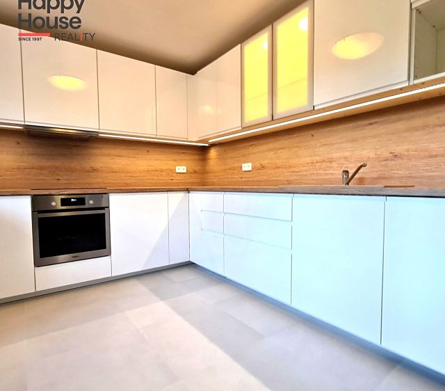 Pronájem  vily 350 m², pozemek 711 m² - foto 7