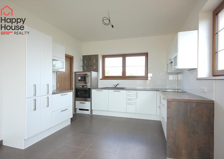 Pronájem  rodinného domu 250 m², pozemek 520 m² - foto 3