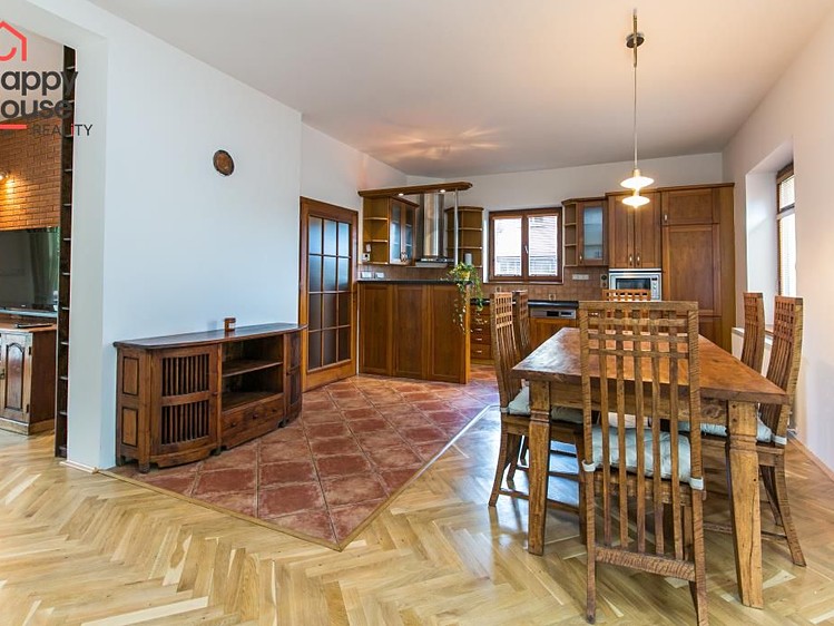 Pronájem  rodinného domu 230 m², pozemek 1 010 m² - foto 3