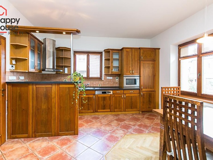 Pronájem  rodinného domu 230 m², pozemek 1 010 m² - foto 5