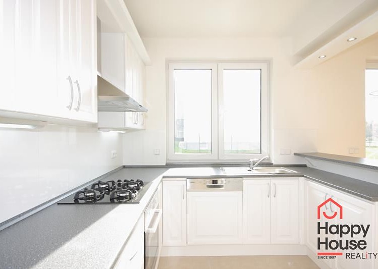 Pronájem  rodinného domu 300 m², pozemek 820 m² - foto 4