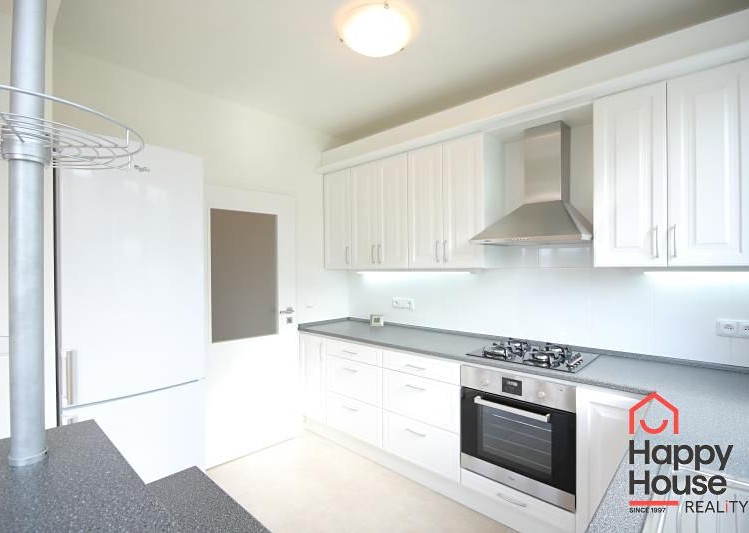 Pronájem  rodinného domu 300 m², pozemek 820 m² - foto 5