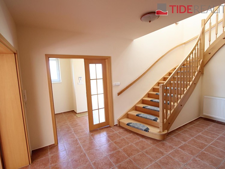 Pronájem vily 290 m², pozemek 896 m² - foto 6