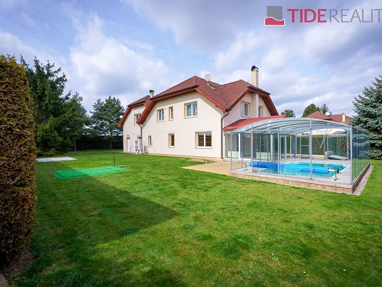 Pronájem vily 290 m², pozemek 745 m² - foto 2