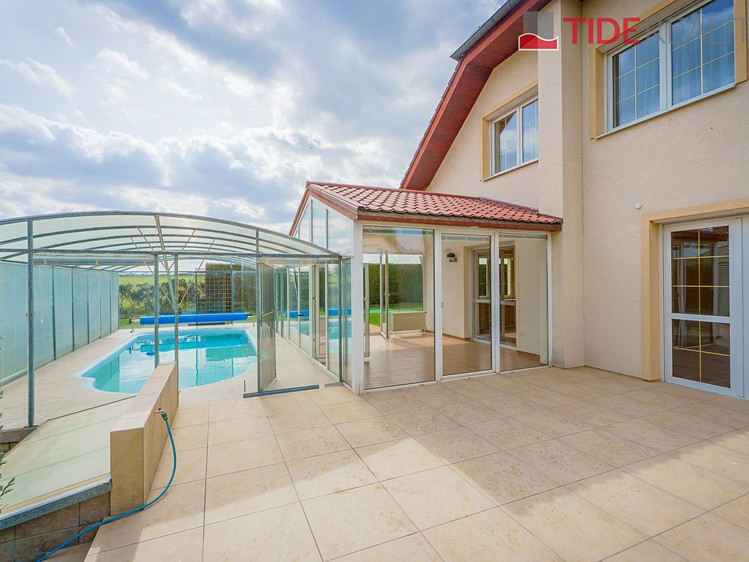 Pronájem vily 290 m², pozemek 745 m² - foto 3