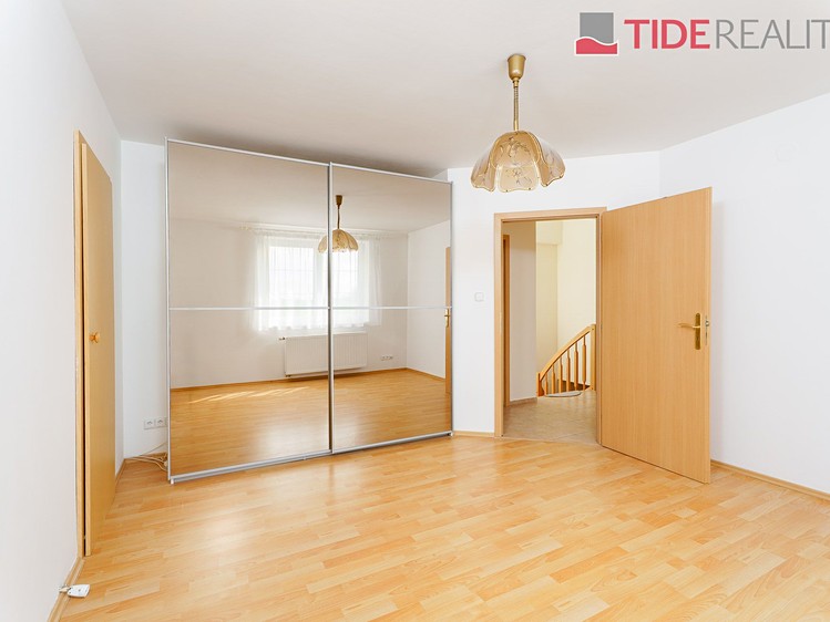Pronájem vily 290 m², pozemek 745 m² - foto 8