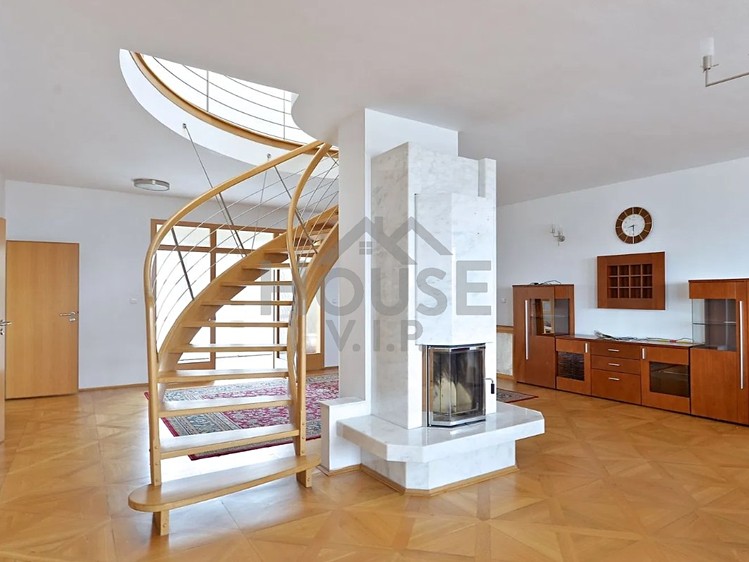 Pronájem vily 839 m², pozemek 1 056 m² - foto 4