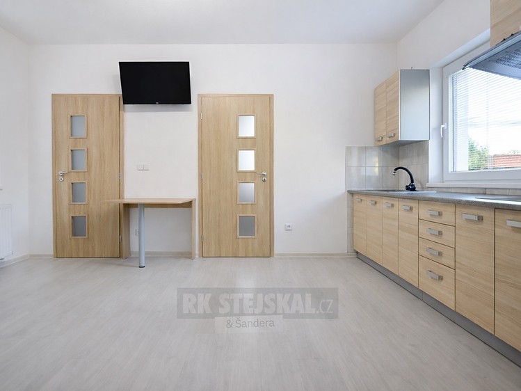 Pronájem rodinného domu 52 m², pozemek 27 m² - foto 7