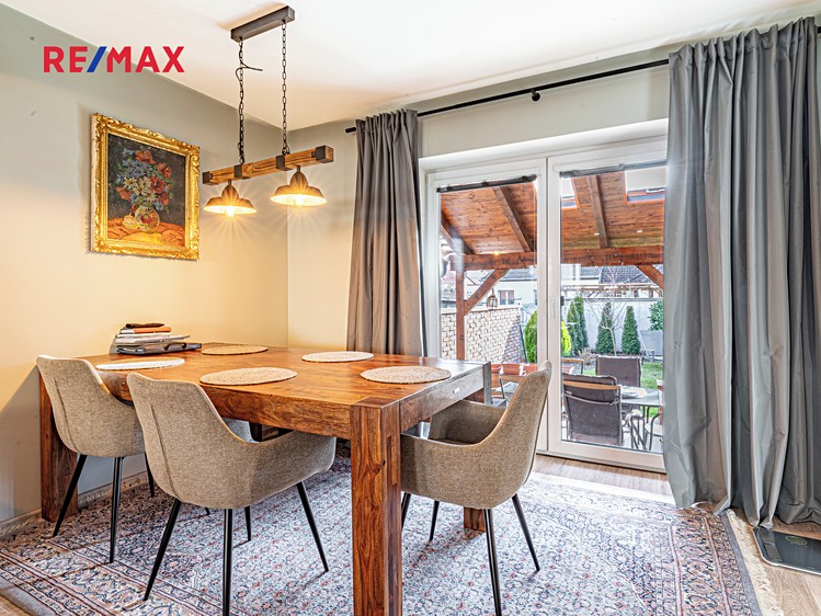 Pronájem rodinného domu 164 m², pozemek 231 m² - foto 1