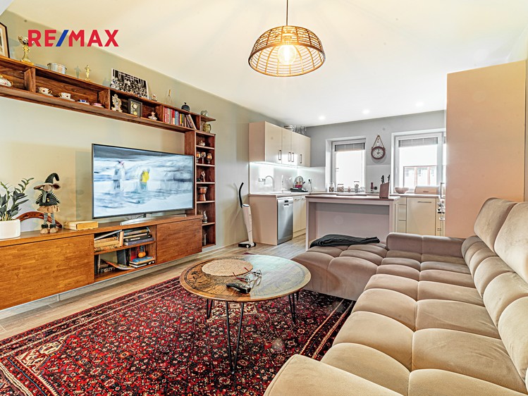 Pronájem rodinného domu 164 m², pozemek 231 m² - foto 2
