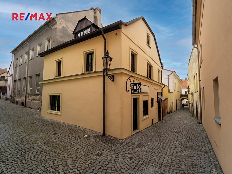 Pronájem rodinného domu 142 m², pozemek 76 m² - foto 1