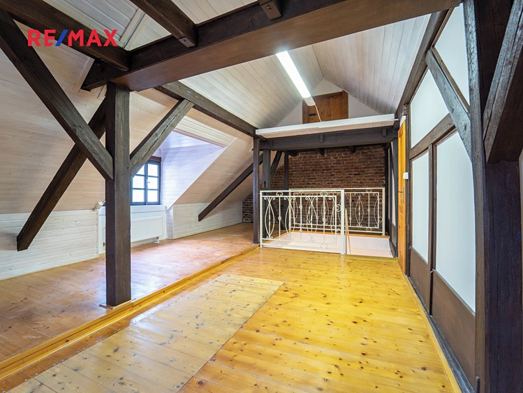 Pronájem rodinného domu 142 m², pozemek 76 m² - foto 2
