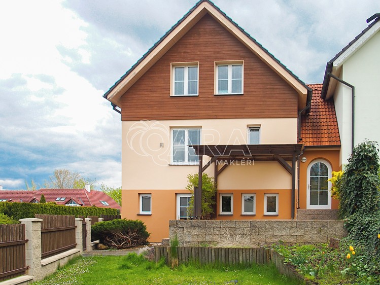 Pronájem rodinného domu 200 m², pozemek 268 m² - foto 2