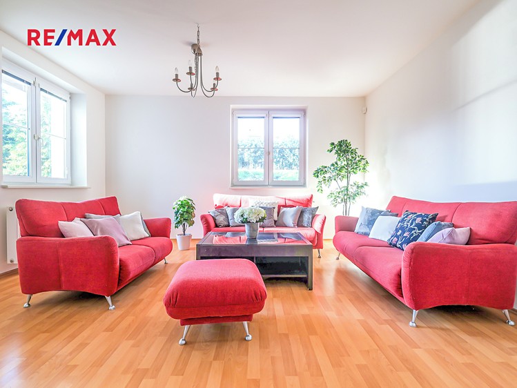 Pronájem rodinného domu 210 m², pozemek 750 m² - foto 2