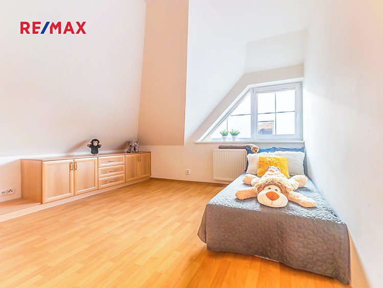 Pronájem rodinného domu 210 m², pozemek 750 m² - foto 5