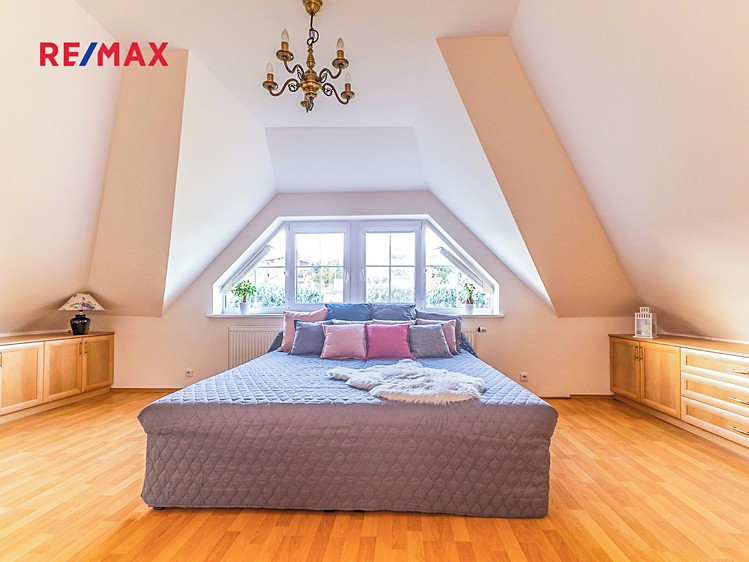Pronájem rodinného domu 210 m², pozemek 750 m² - foto 7