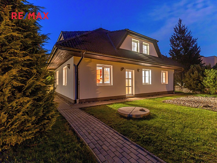 Pronájem rodinného domu 210 m², pozemek 750 m² - foto 8