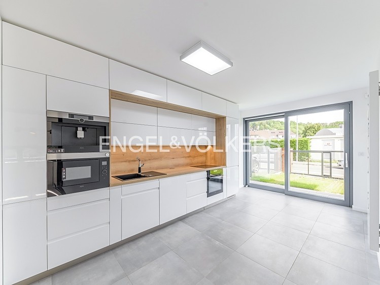 Pronájem  rodinného domu 226 m², pozemek 302 m² - foto 3