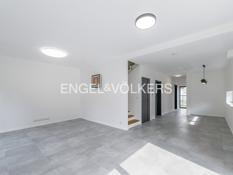 Pronájem  rodinného domu 226 m², pozemek 302 m² - foto 4