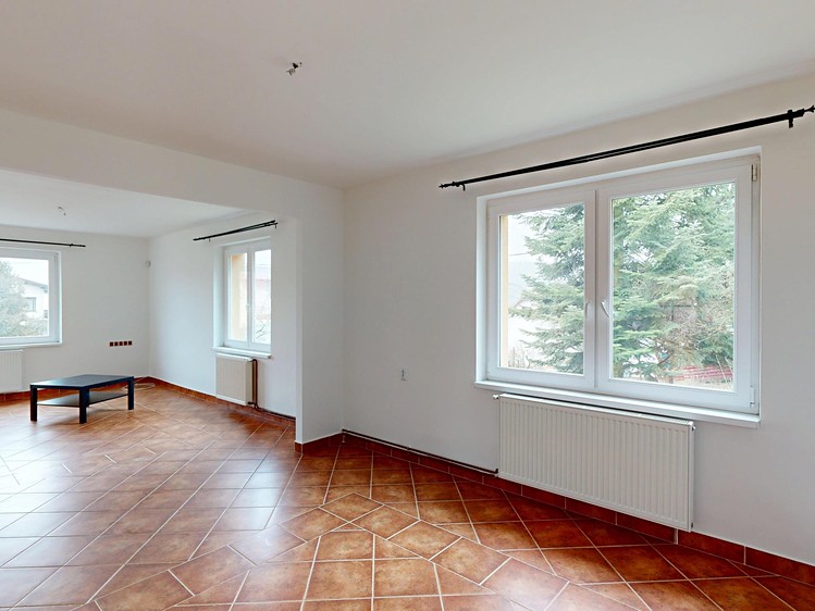 Pronájem rodinného domu 179 m², pozemek 958 m² - foto 2