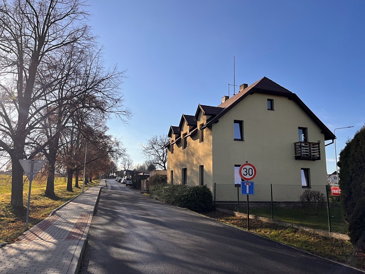 Pronájem rodinného domu 155 m², pozemek 700 m² - foto 1
