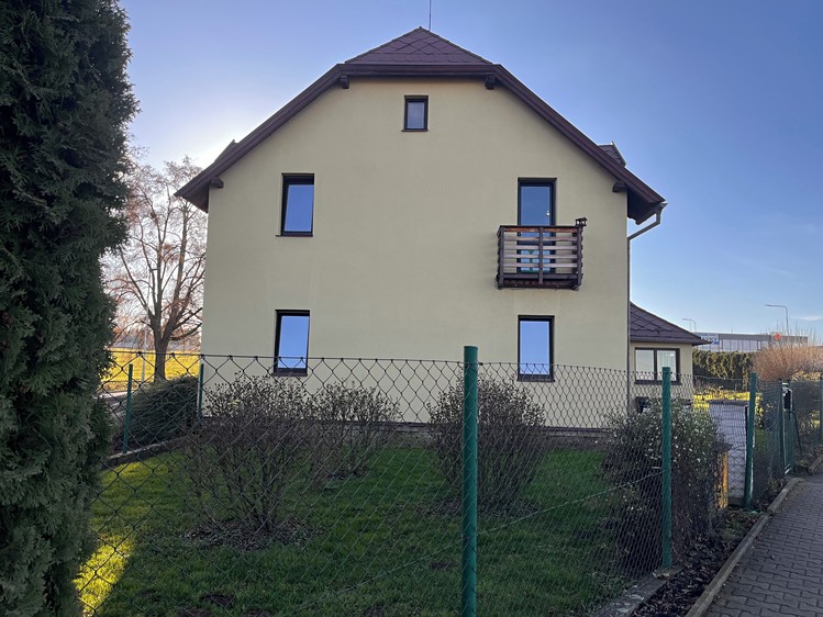 Pronájem rodinného domu 155 m², pozemek 700 m² - foto 2