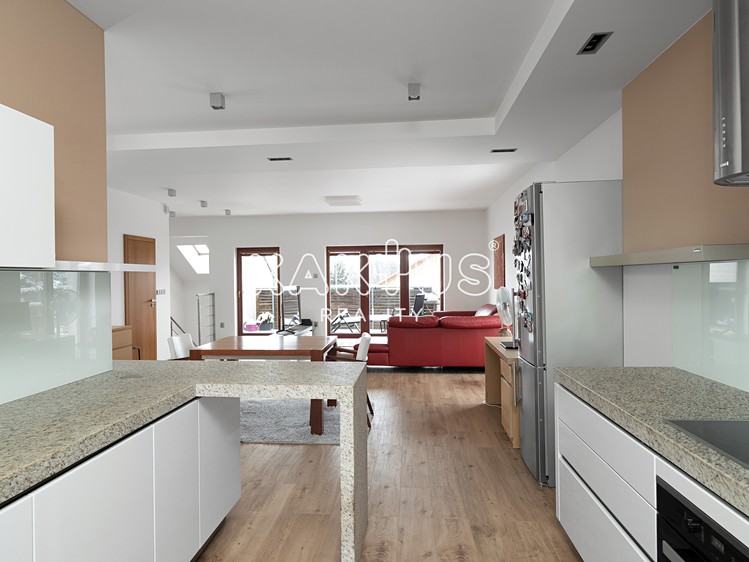 Pronájem rodinného domu 107 m², pozemek 334 m² - foto 2