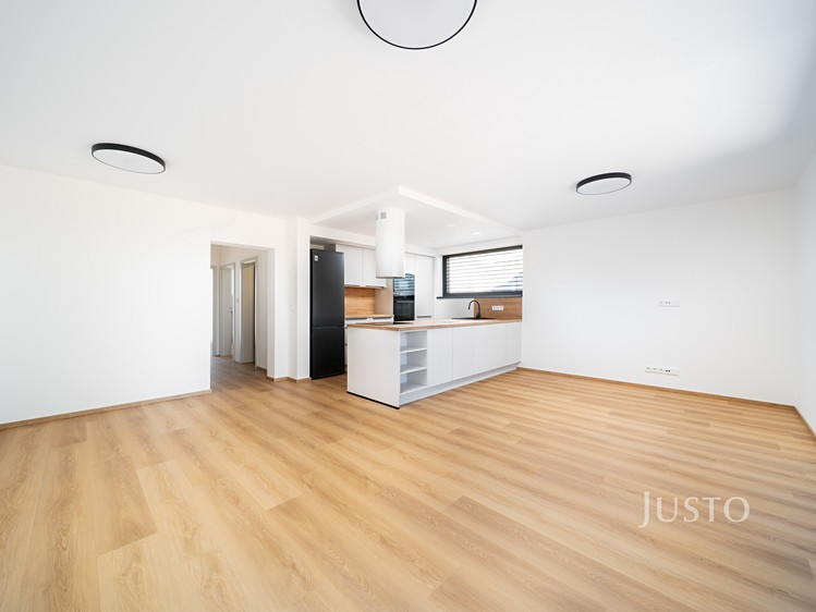 Pronájem rodinného domu 121 m², pozemek 480 m² - foto 1