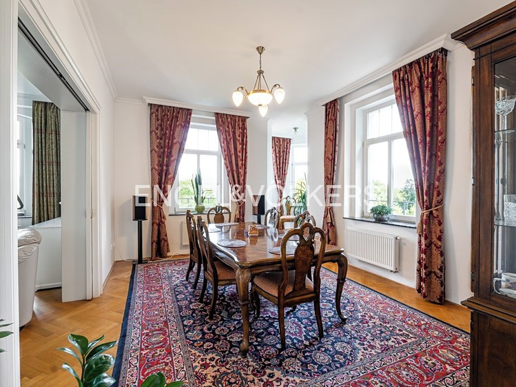 Pronájem vily 313 m², pozemek 1 555 m² - foto 1
